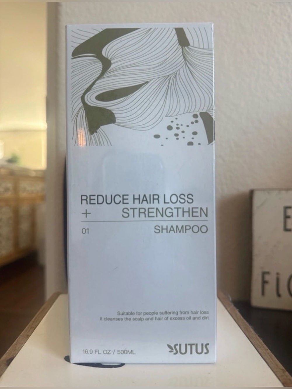 Sutus Reduce Hair Loss + Strengthen Shampoo — White - Picture 1 of 3